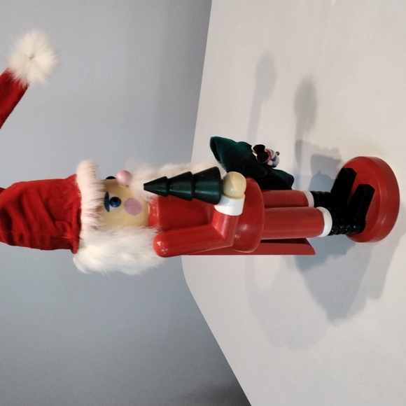 15" Santa Nutcracker - Picture 4 of 8